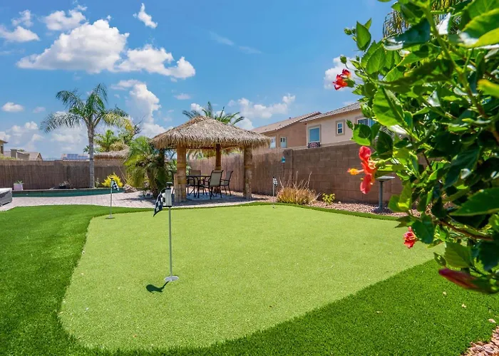 Holiday home Tiki Bar & Heated Pool Relax & Unwind *