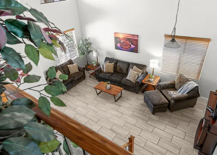 Tiki Bar & Heated Pool Relax & Unwind Holiday home *