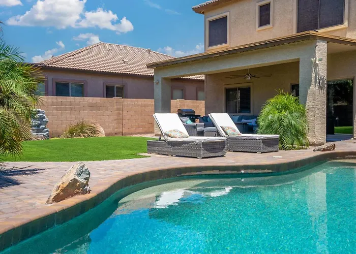 Tiki Bar & Heated Pool Relax & Unwind