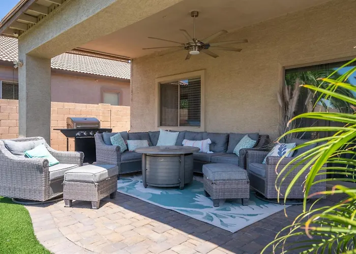 Holiday home Tiki Bar & Heated Pool Relax & Unwind